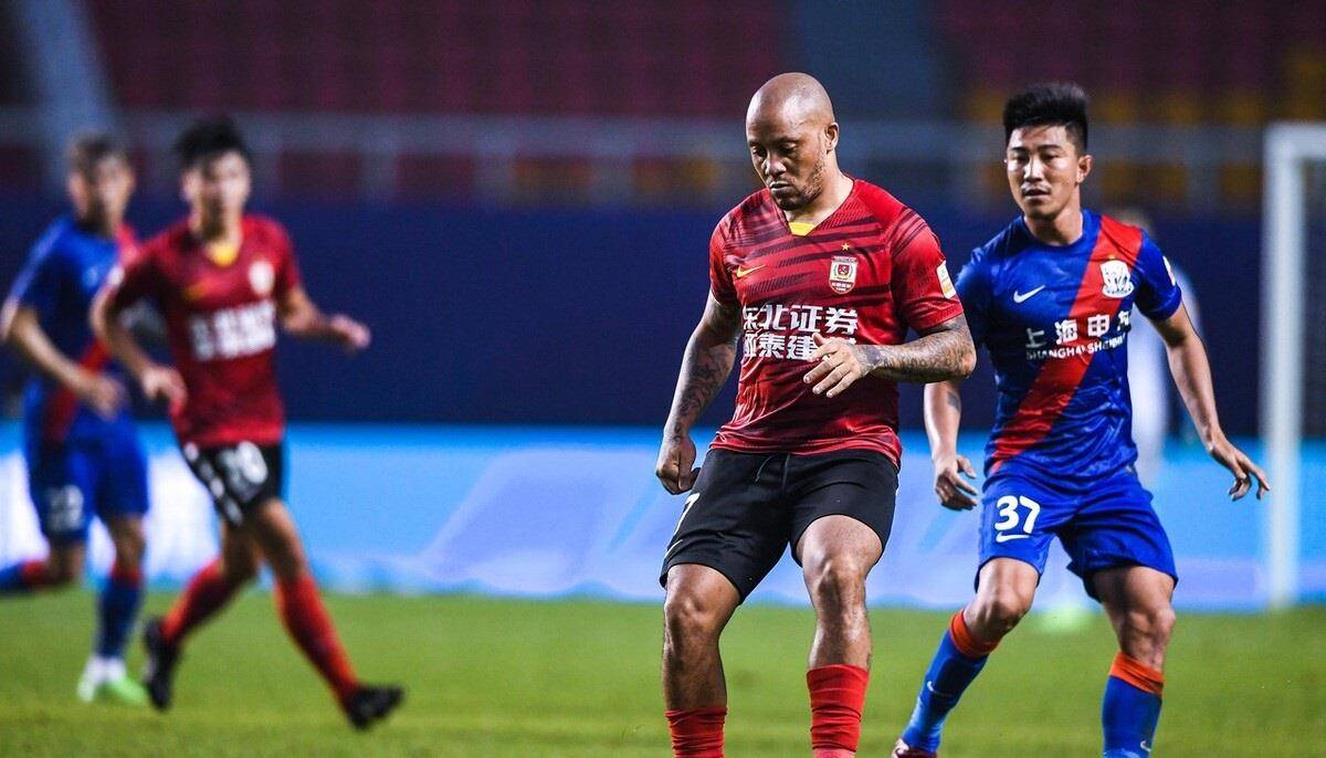 关于泰山五连胜继续领跑积分榜，尤文图斯主帅陷下课危机！的信息