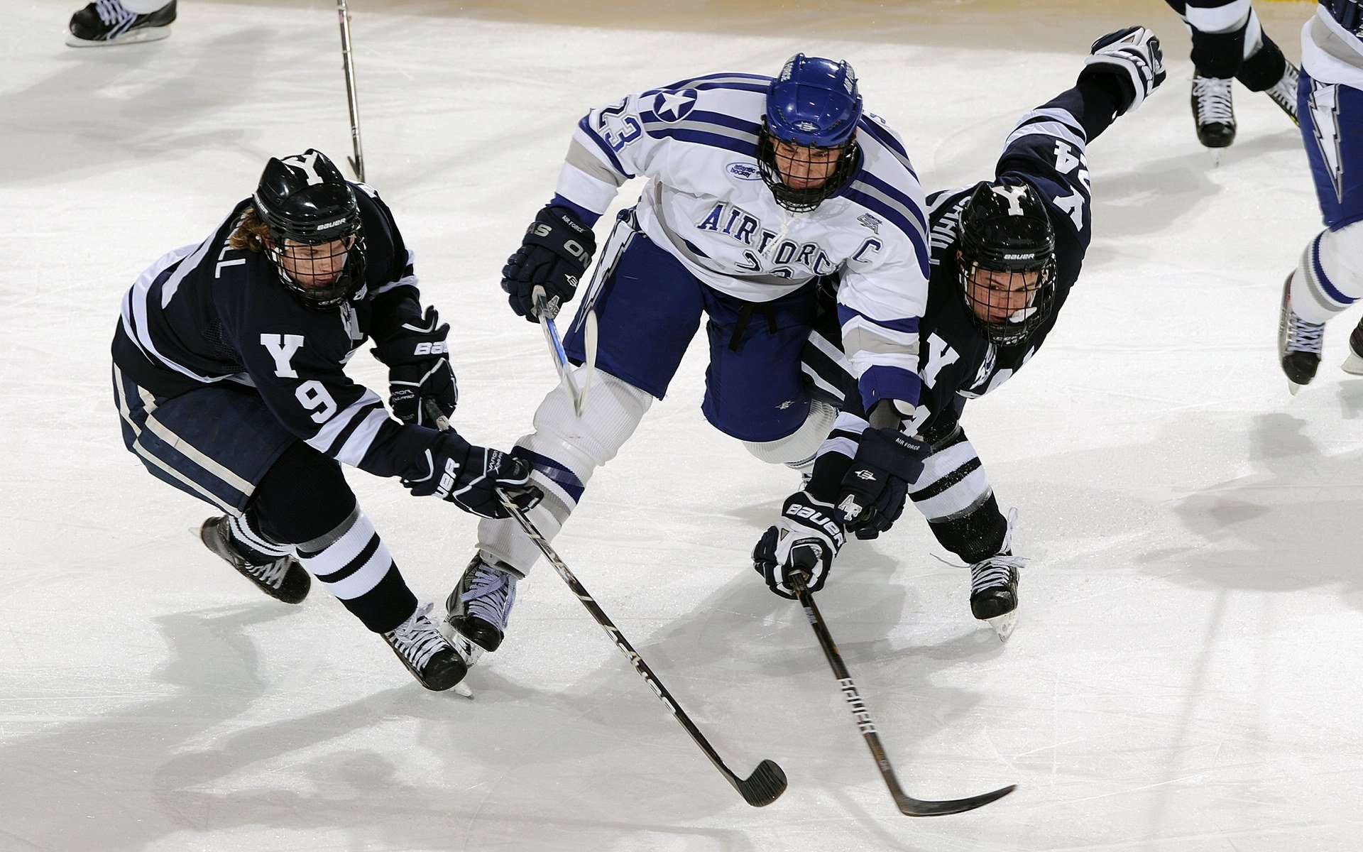 今夜足总杯焦点战！休斯顿火箭迎战俄克拉荷马城雷霆，爆冷或上演